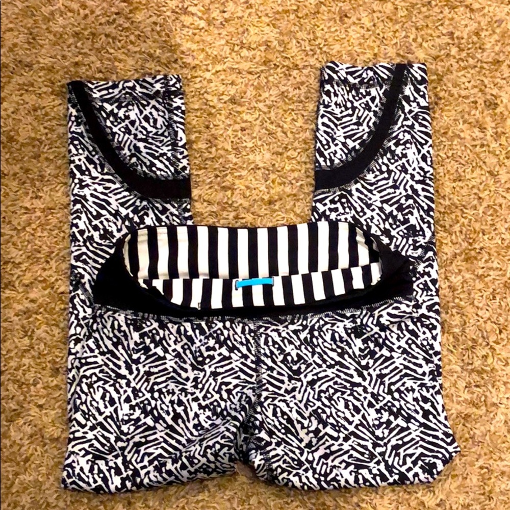 Lululemon crop size 4 black white